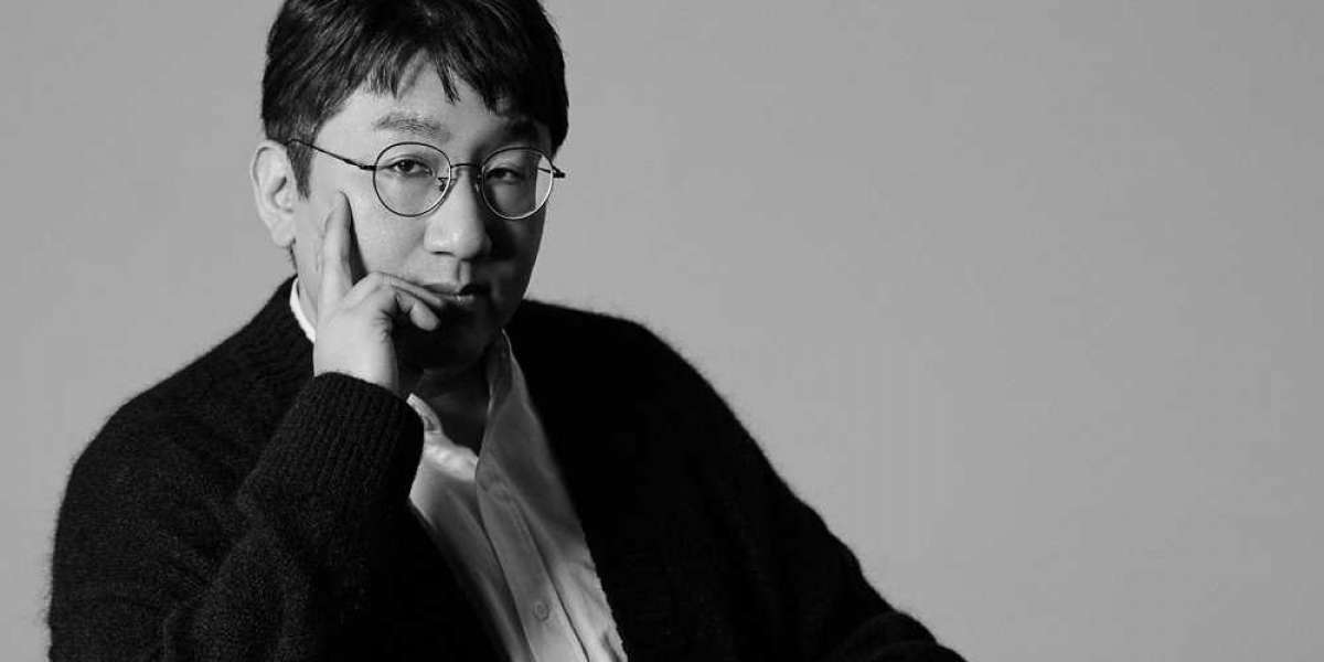Bang Si Hyuk steps down as CEO of Big Hit Music and HYBE
