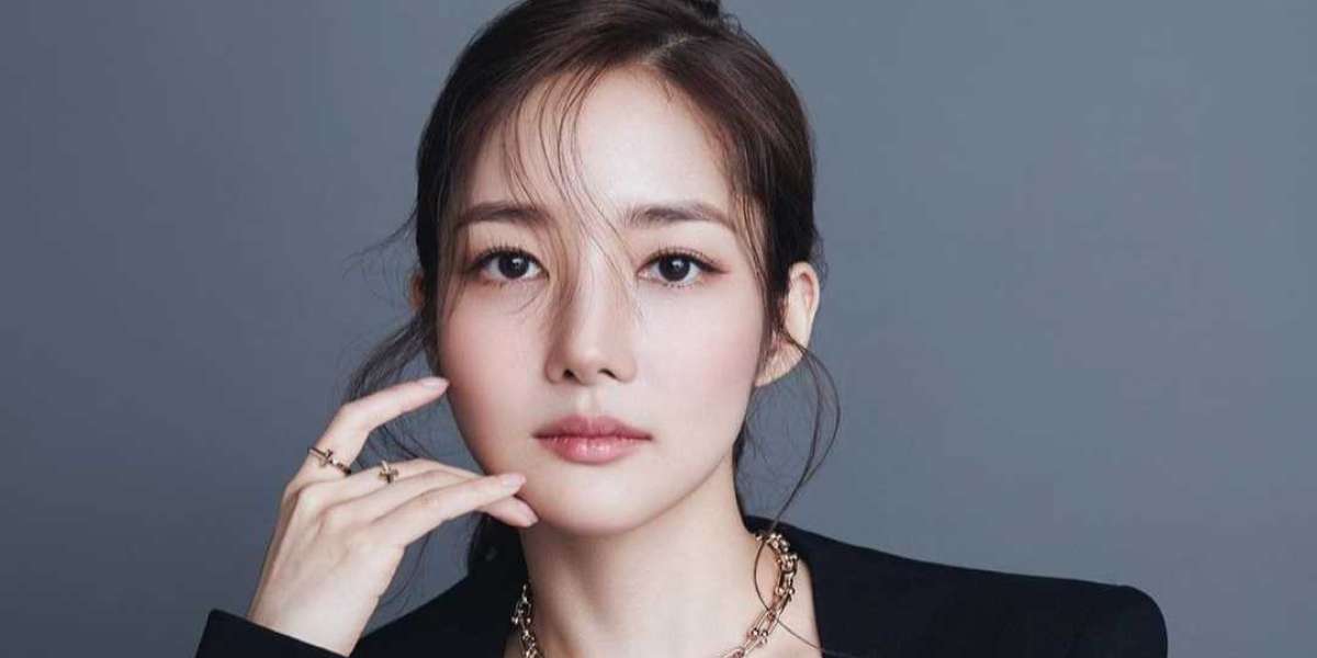 Park Minyoung Signs With Hook Entertainment