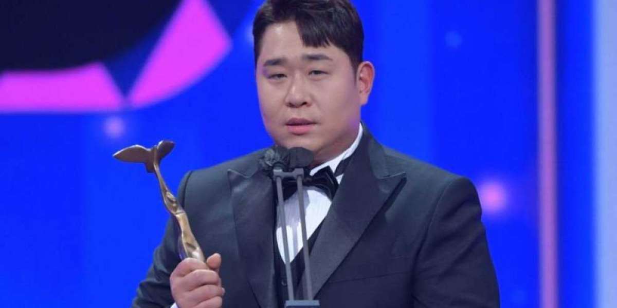 Moon Se-Yoon Takes Home the Daesang in 2021 KBS Entertainment Awards
