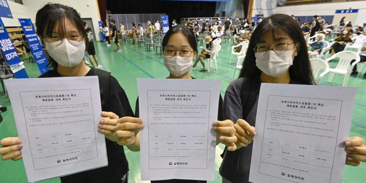 Korean Parents, Government, Experts Still Undecided with Vaccine Pass for Teens