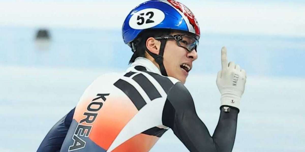 Hwang Dae-Heon Wins a Gold Medal for Korea