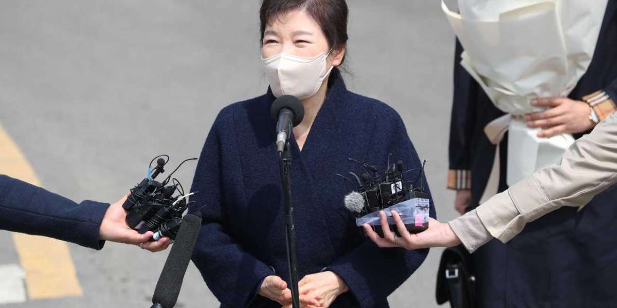 Park Geun-Hye Returns Home After Prison Sentence
