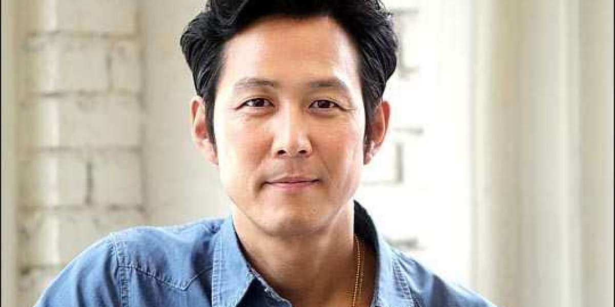 Lee Jung Jae Wins 'Best Male Performance' at the 37th Independent Spirit Awards