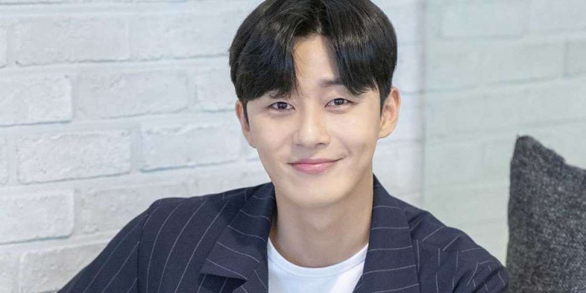 Park Seo Joon Recovers From COVID-19, Heads To Hungary From New Drama Filming