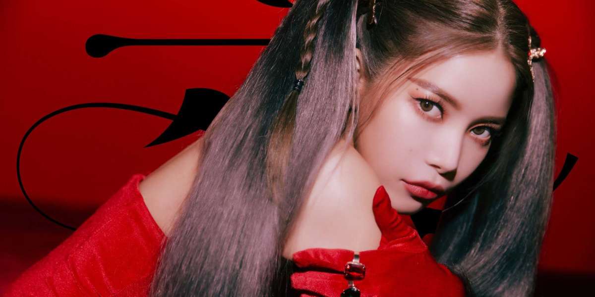 MAMAMOO’s Solar Dominates iTunes Charts In Various Countries With ‘容 : FACE’