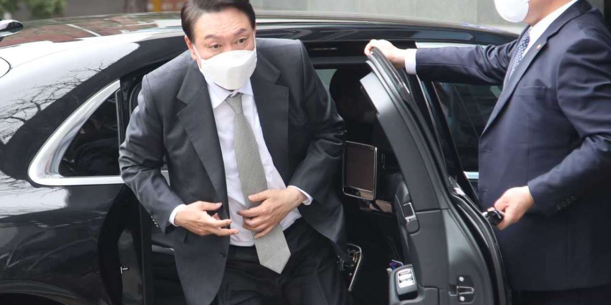 Yoon Suk-Yeol Attends Property Meeting with Executives